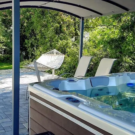 וילה Mirador Balaton Panorama & Jacuzzi